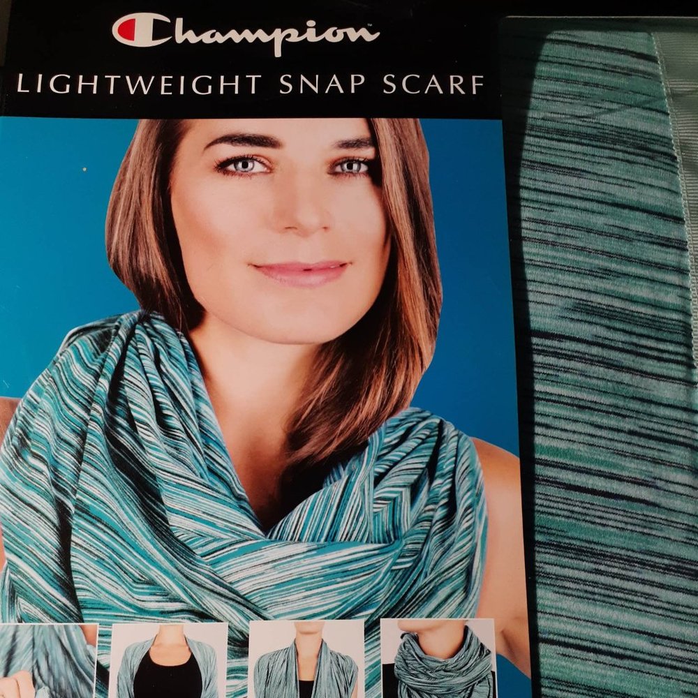 Champion Womens One Size Lightweight Snap Scarf Teal color